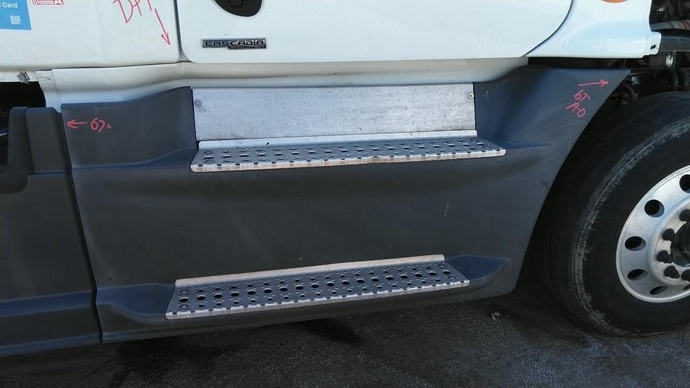 For 2016 FREIGHTLINER CASCADIA 125 SIDE FAIRING Right ,  OH