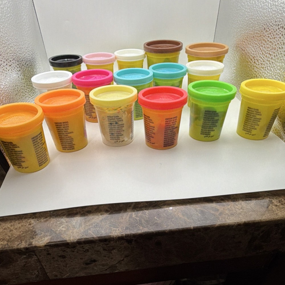 Play-Doh Modeling Compound Assorted Colors Lot of 15