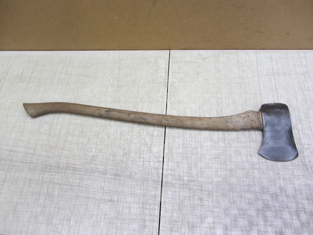 VTG ANTIQUE UNMARKED SINGLE BIT AXE W TIGHT FITTING HANDLE LUMBERJACK TOOL