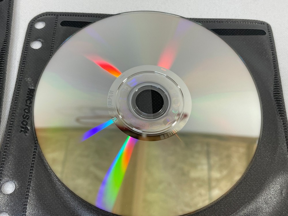 Microsoft System Center Configuration Manager 2007 R2 w/ SQL 2005 Windows DVD