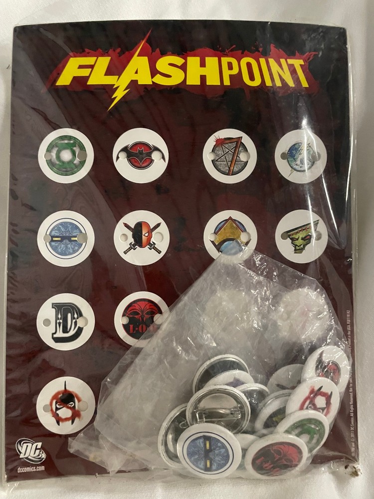 DC COMICS FLASHPOINT RETAILER BUTTON DISPLAY W/ BUTTONS