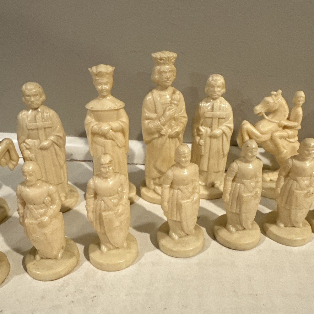 Vintage Roxy Chess Set