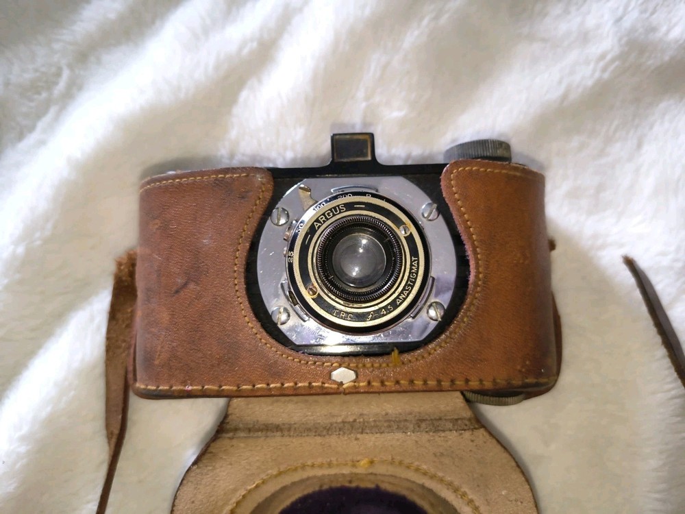 1937 Argus AF with camera case (read description)