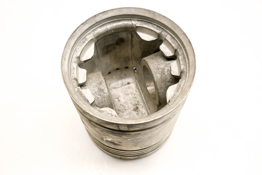 Mack 41232-P1 G-6 4.869 Piston NOS