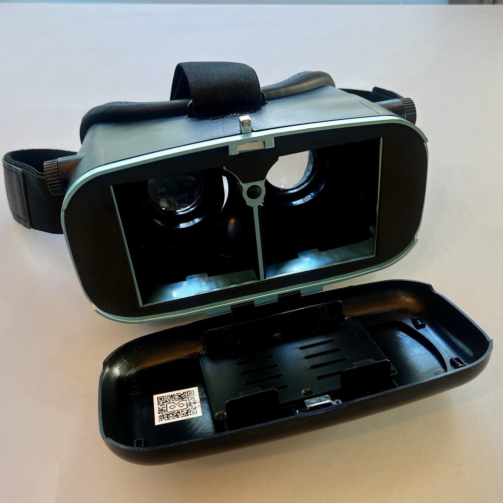 EMERGE UTOPIA 360 Virtual Reality 3D VR Headset W. Wireless Controller USED