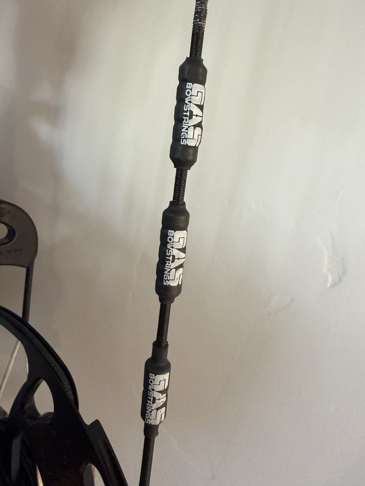 Mathews V3X Compound Bow 29in Draw Right Hand Camo GAS Bowstrings Bare Bow