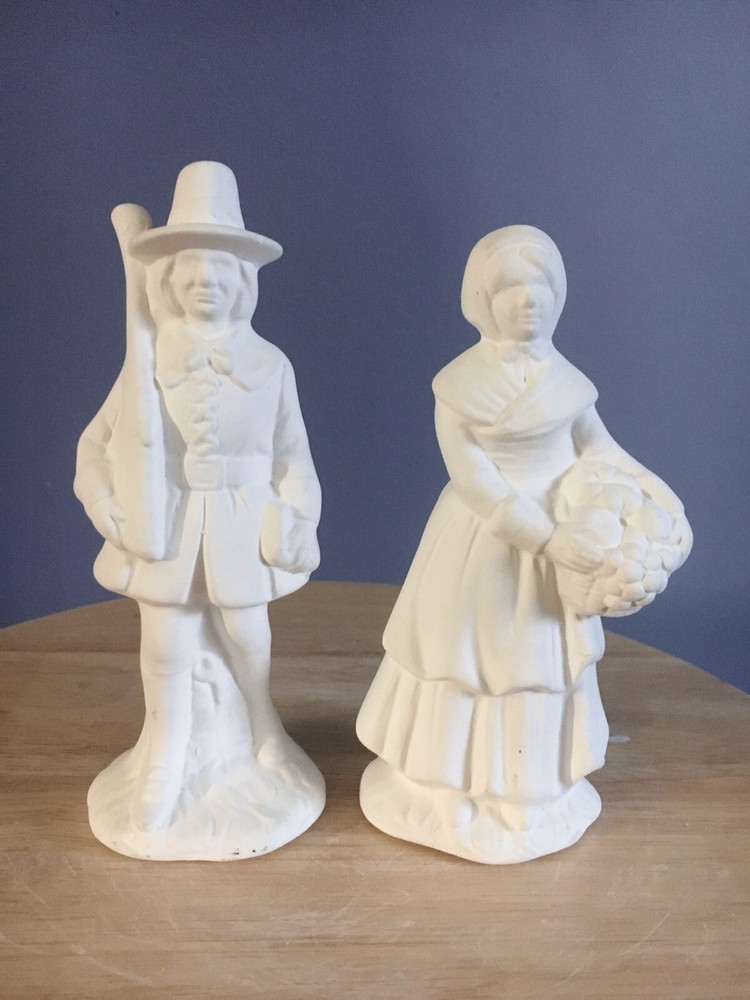 Pilgrim Couple (small) -Thanksgiving Unpainted Molded Ceramic