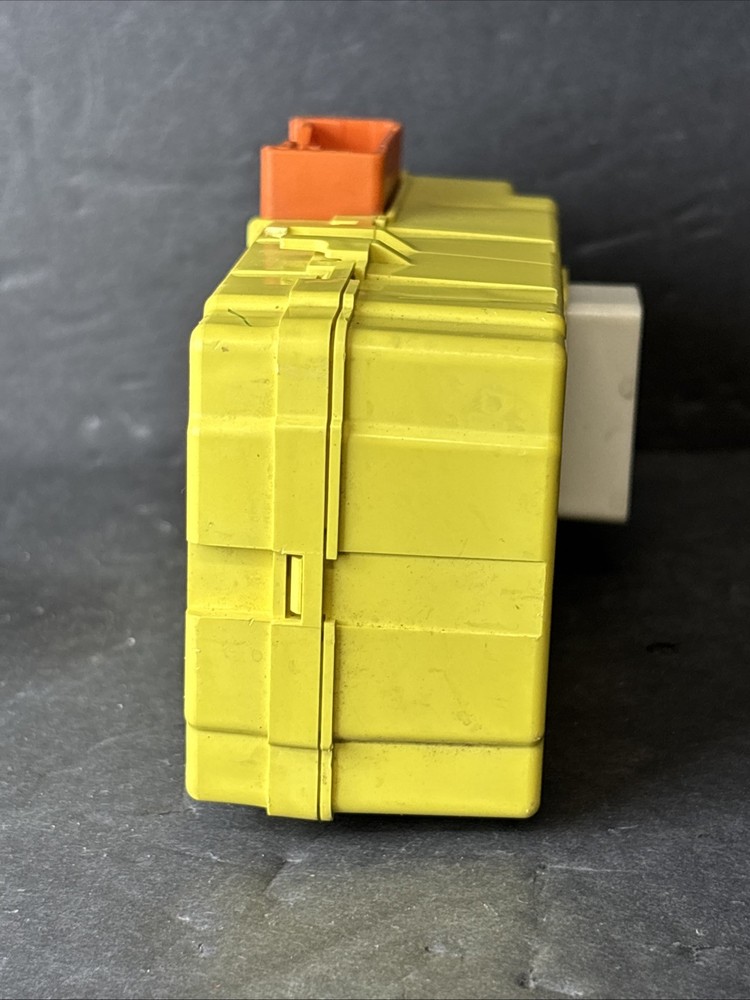 1999 2000 Toyota Sienna Relay Multiplex Integration Body Control Module OEM