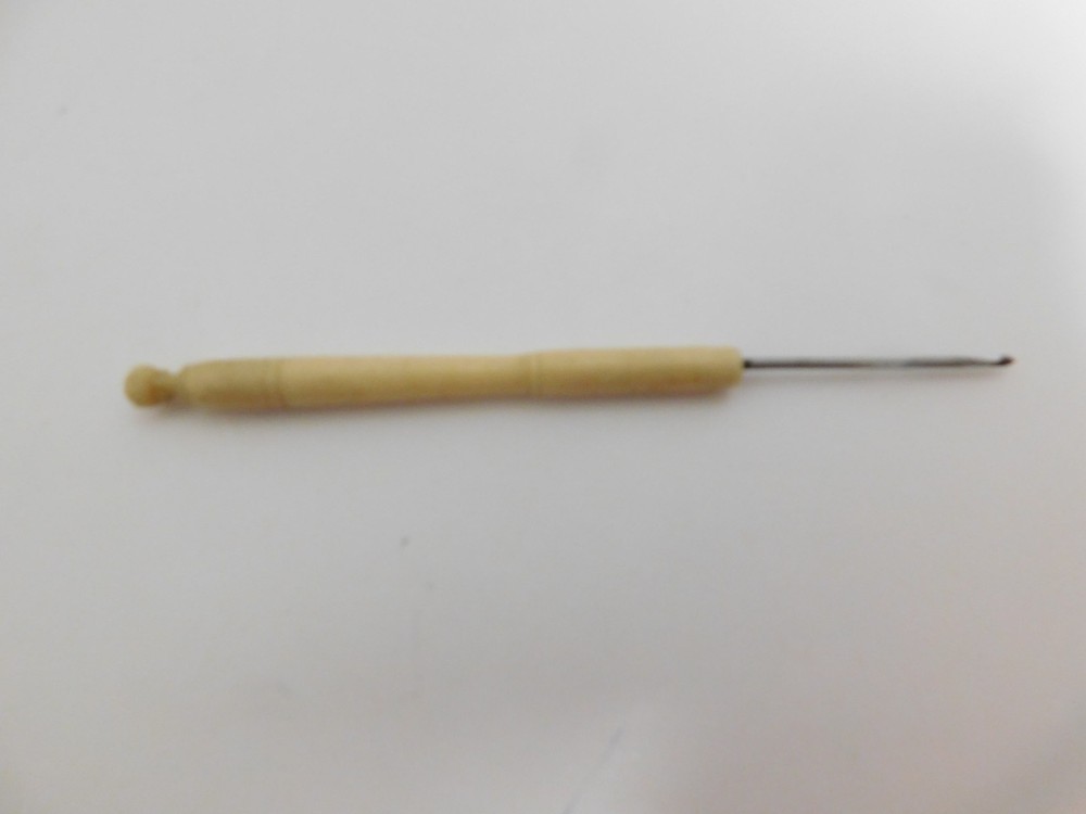6 Vintage Bovine Bone Crochet Hooks Mixed Sizes