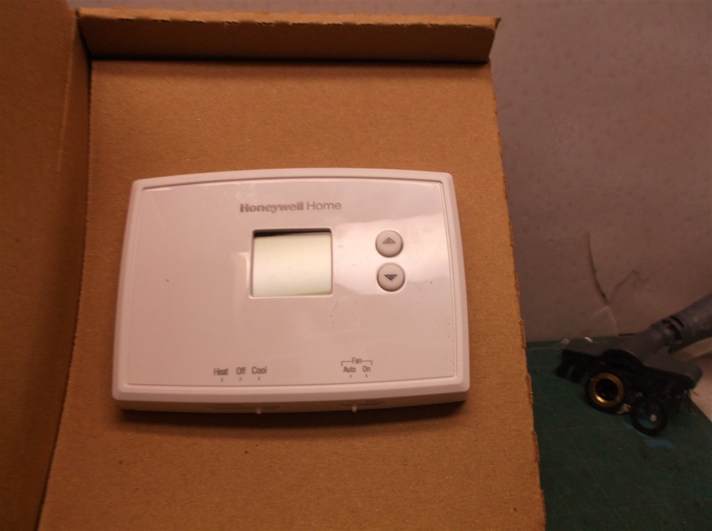 Honeywell Home Horizontal Non-Programmable Thermostat (RTH111B)