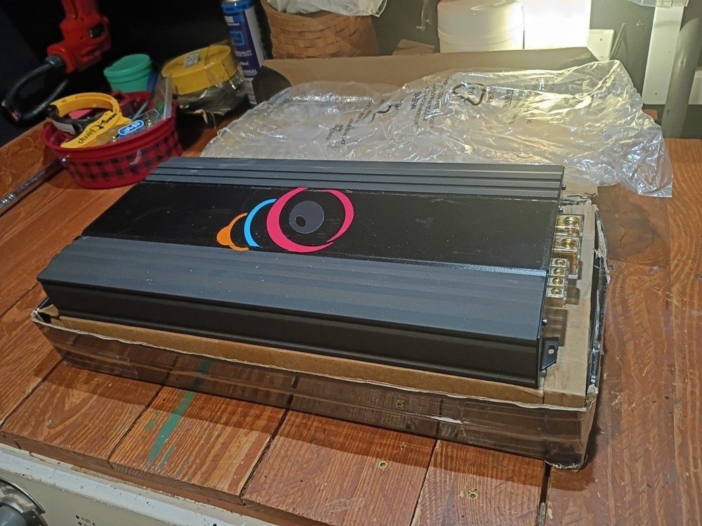 USED 2 WEEKS BERMANS 2500RMS WATT CAR AMPLIFIER CLASS-D  1OHM STABLE.