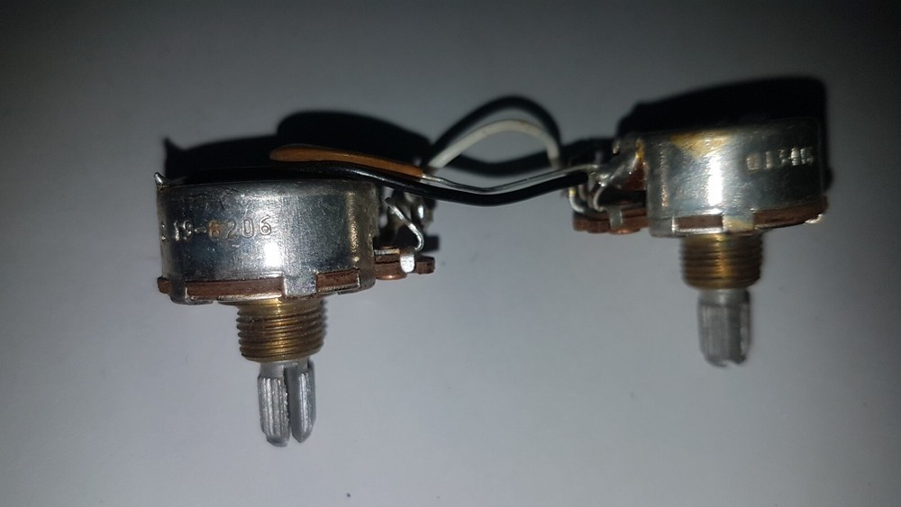 1982 FENDER LEAD POTS USA