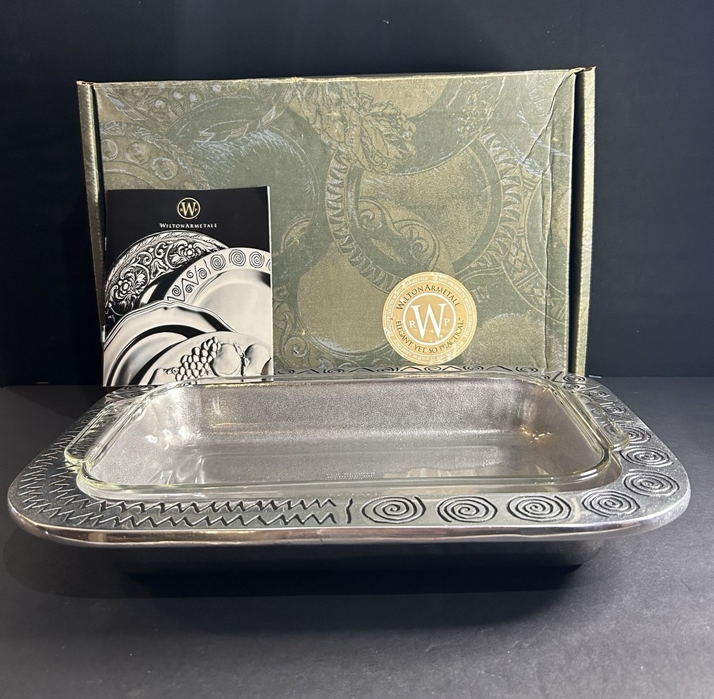 Wilton Armetale Reggae 14.25” Rectangular Tray Aluminum Alloy - Pyrex Insert USA