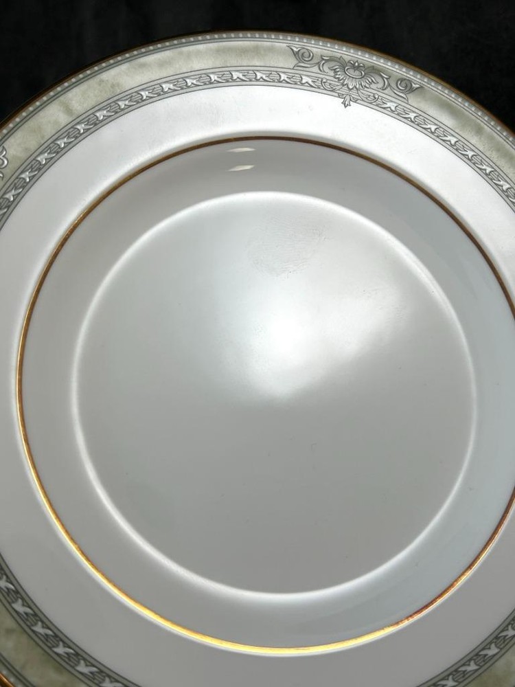 Royal Doulton Isabella Original Shape 5 Piece Place Setting