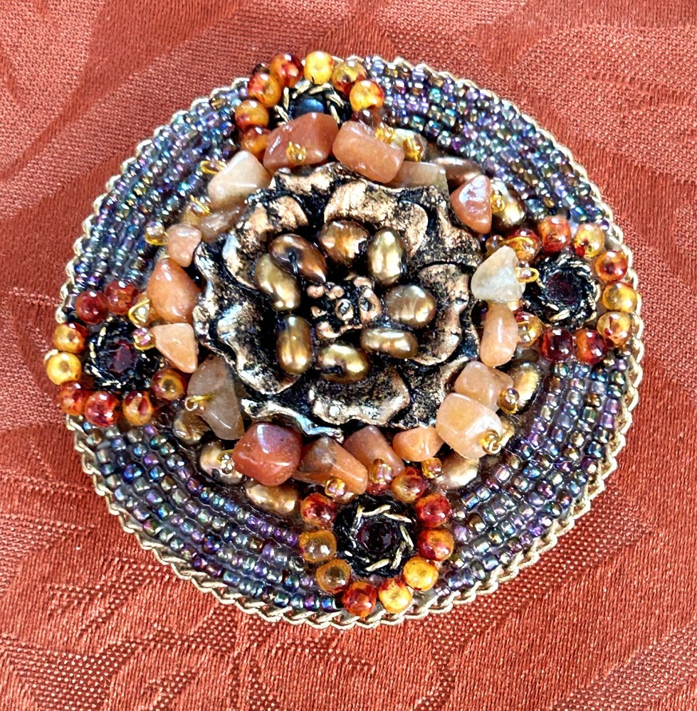Gold plated hand crafted round compact with 2 mirrors