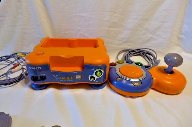 V Tech V Smile TV Learning System One Controller 9 Games WORKS Lion King Elmo ++