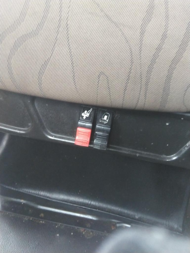Replaces 2013 VOLVO VNL FRONT SEAT , MN