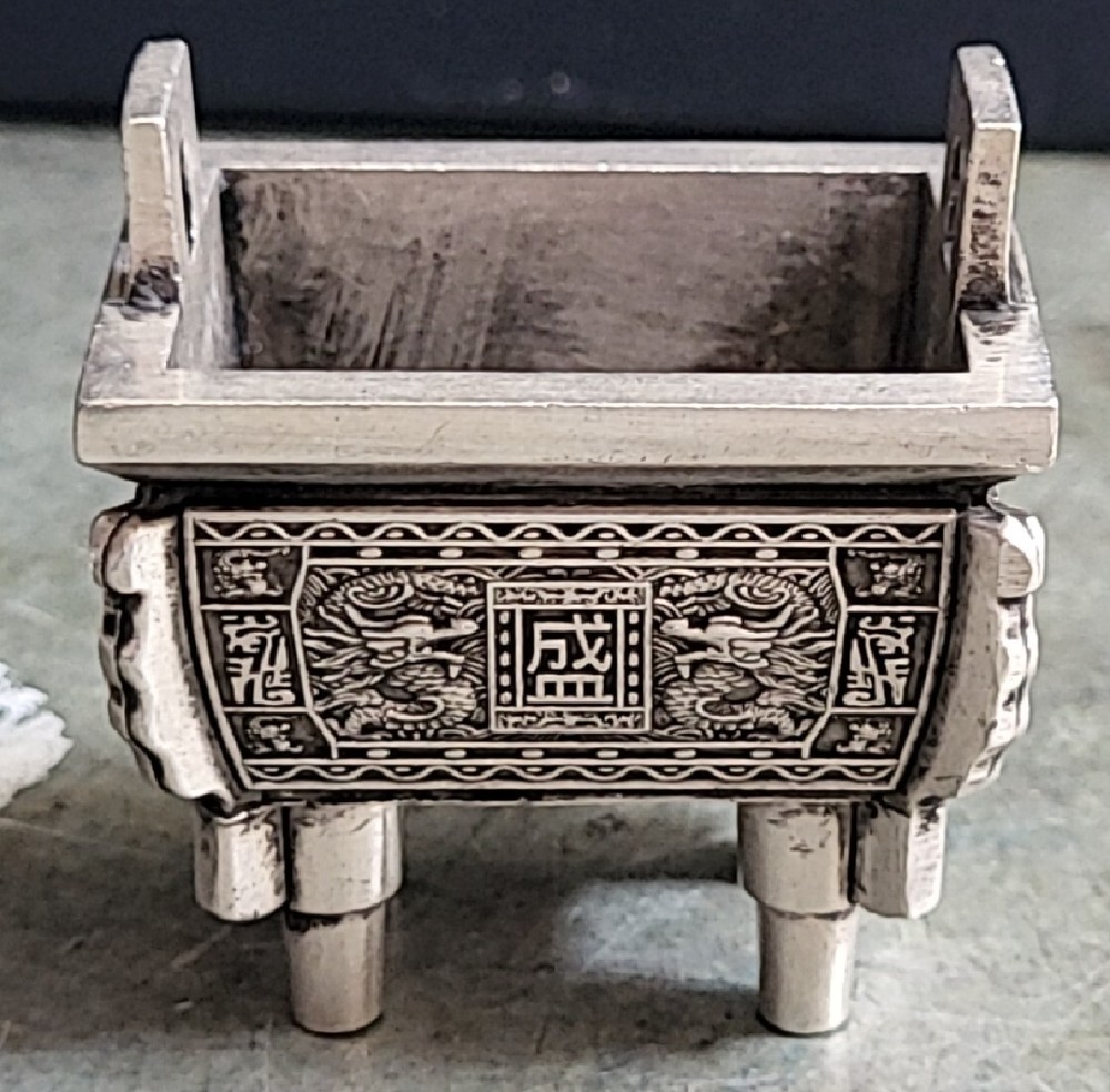 Small white copper rectangular serving dragon Xuande  burner小型白铜盛龙宣德炉 j8