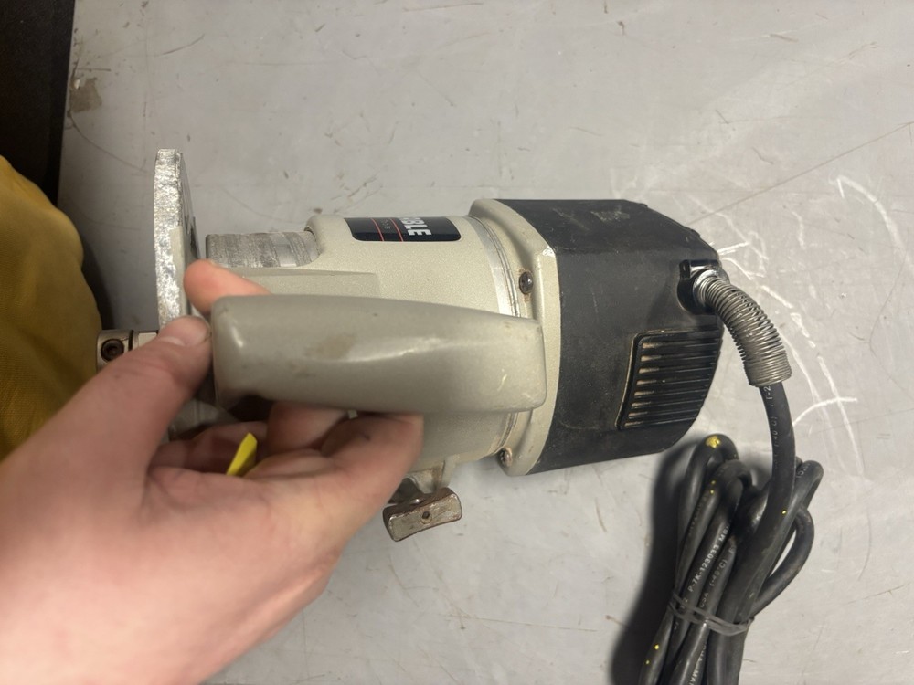 Porter Cable 75182 3-1/4HP Variable Speed Router w/75361 Router Base