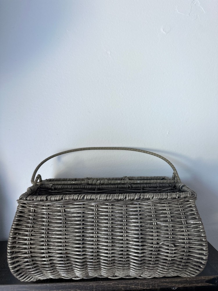 Broyhill Basket Silverware Napkin Display Gray Medium Sized Woven Handle