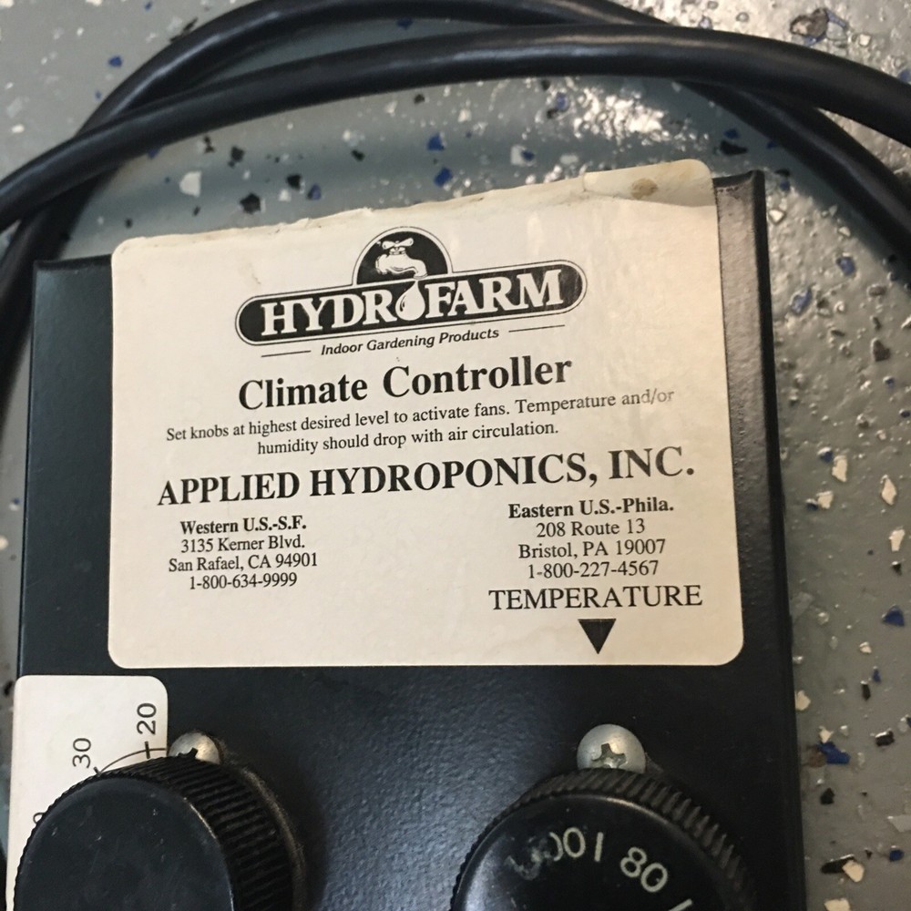 Hydrofarm Climate Controller Temperature & Humidity Thermostat - L11