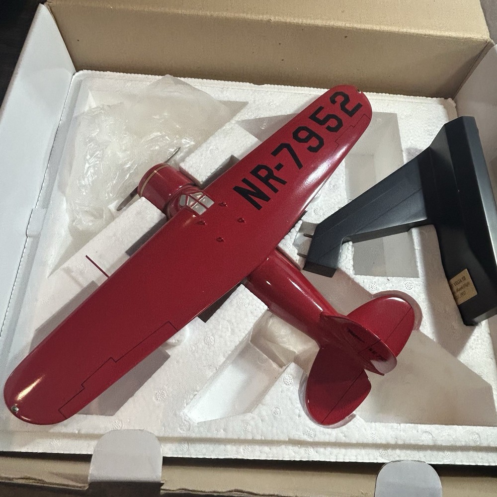 Danbury Mint Lockheed Vega 5B Amelia Earhart 1932 Flight Model W/out COA