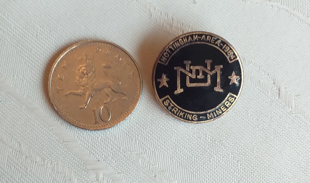 Nottingham Area NUM Striking Miners enamel badge