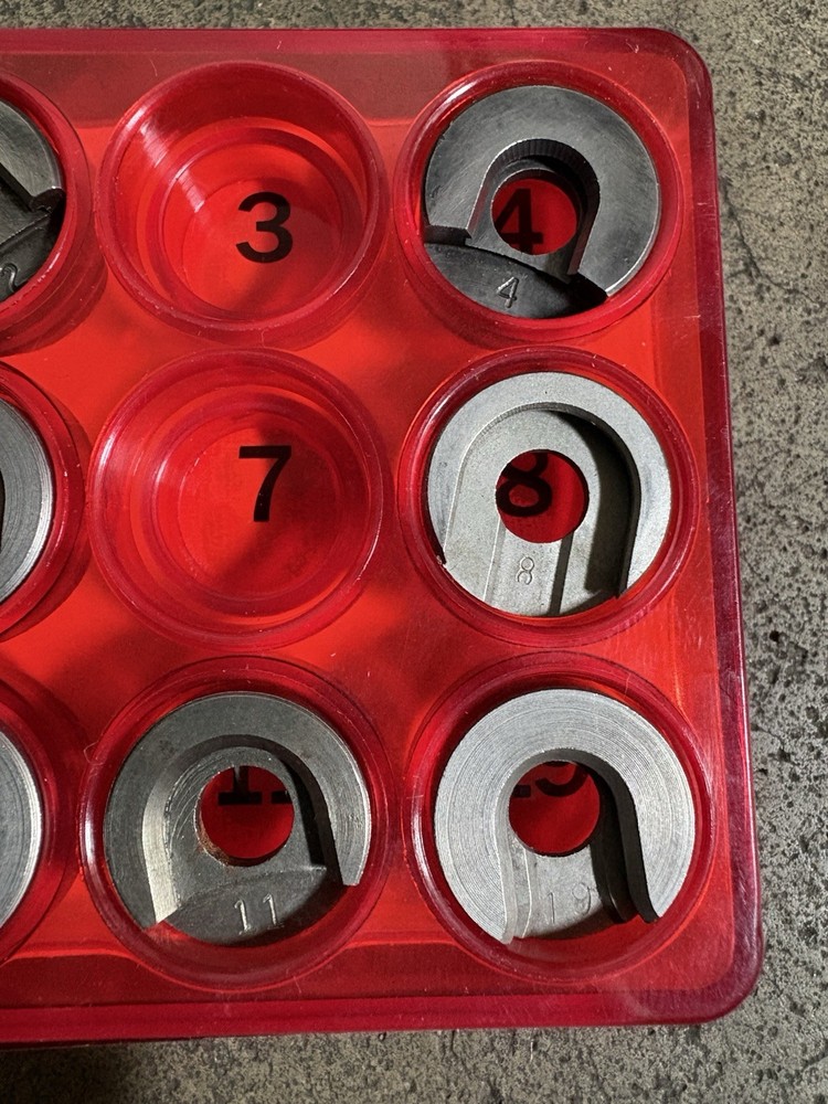 LEE AUTO PRIME HAND PRIMER With 9 Shell Holders