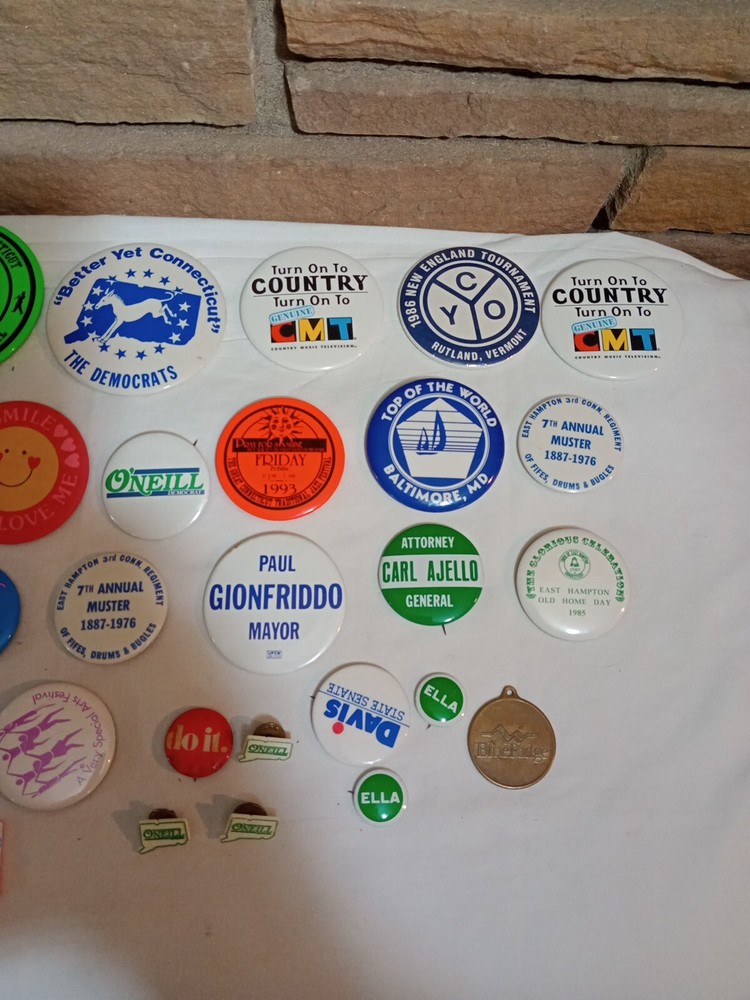 Vintage Various Pins Buttons SEE PICS. 35 Items.