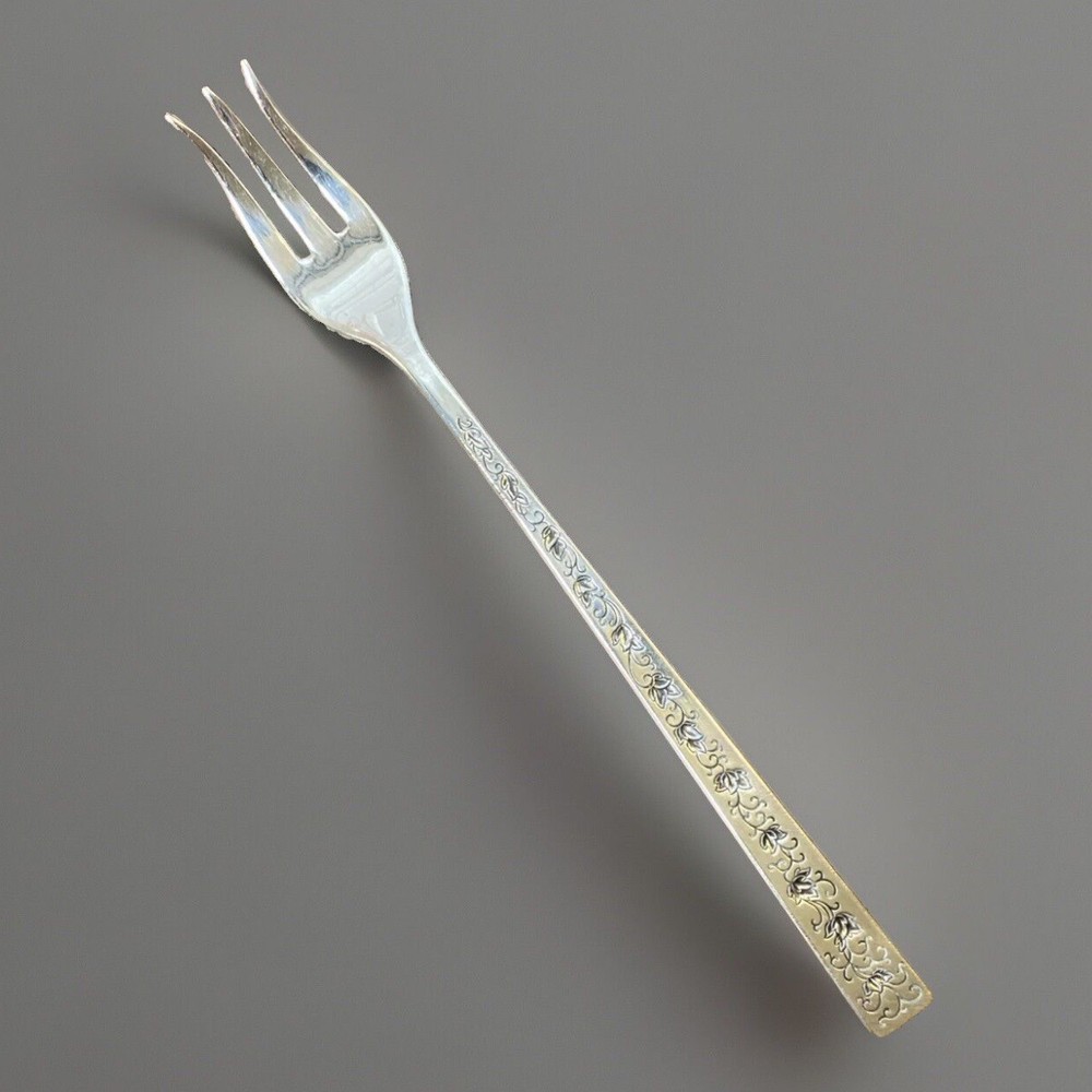 International Silver Co. SILVER LACE  Pickle Olive Fork 6 1/8” Silverplate