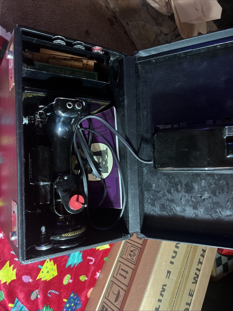 Well Kept 1950 Singer 221 Featherweight Sewing machine + More. W/case