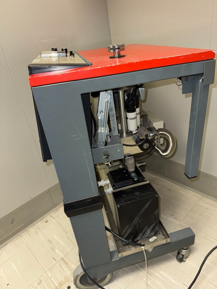 Oerlikon Balzers HLT 100 Leak Detector