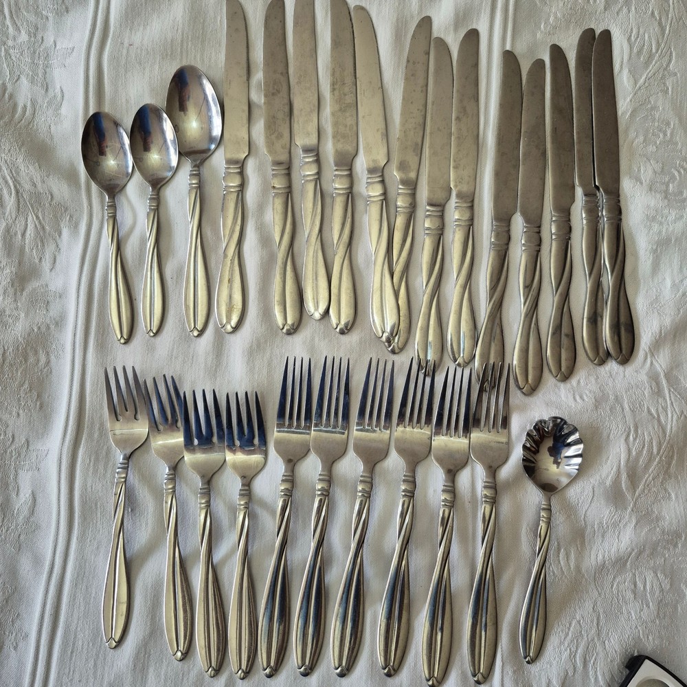 Modern Twist Flatware By International Silver 26 pieces