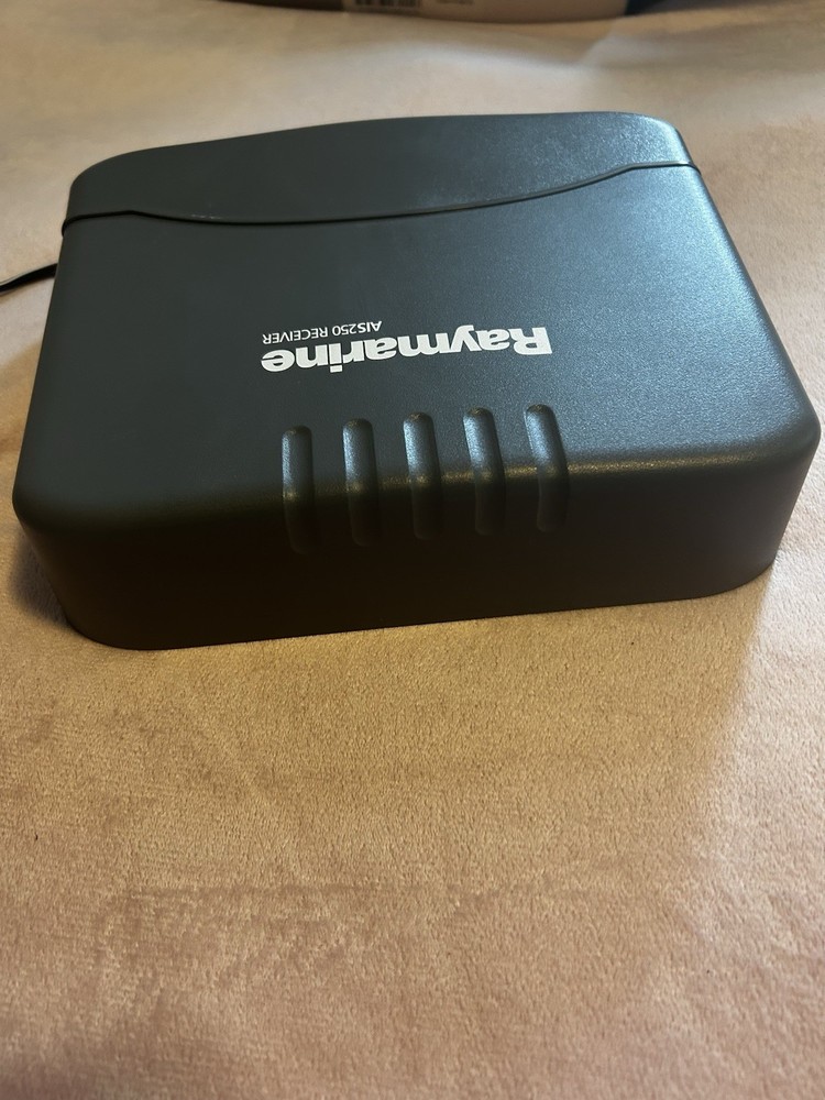 raymarine AIS-250 E03015