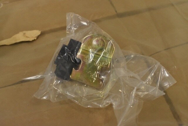 (25 Pack) 3/8 OD Strut Mount Cushioned Clamp