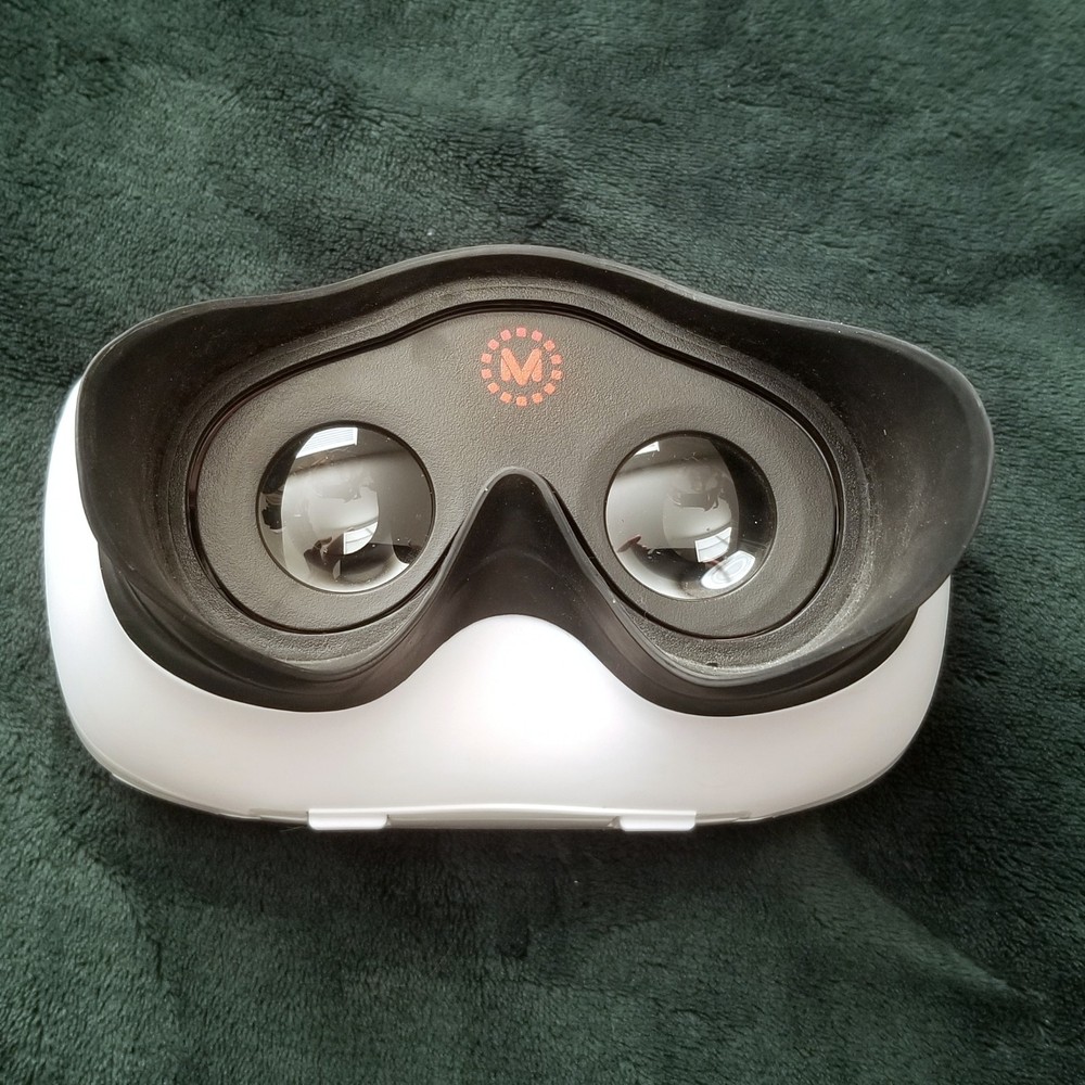 Mattel View Master Virtual Reality Deluxe VR Viewer ONLY, White Red