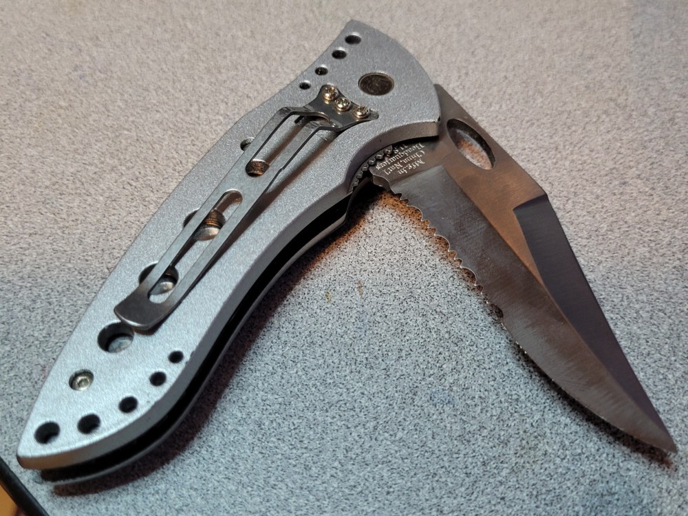 Maxam Folding Knife 8" Open 3" Serrated Blade