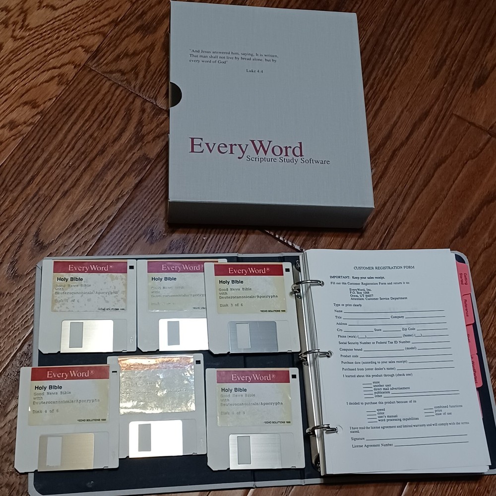 Vintage Lot Of Computer Programs, Booklets & softwares. Microsoft, Macintosh.