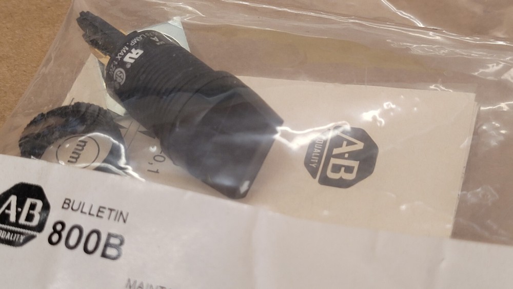 Allen Bradley 800B-SM2A Maintained Selector Switch Clear