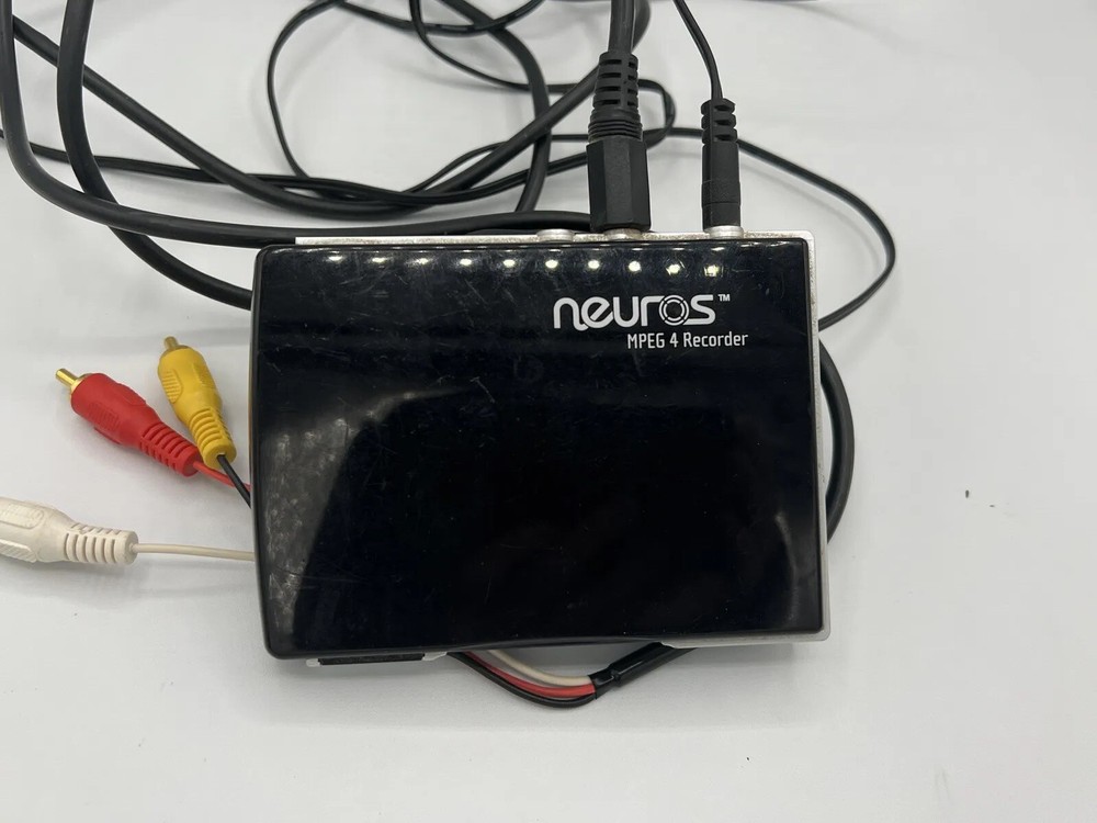 Neuros MjB2400 MPEG4 Video Recorder 2 MPEG4 With Cables