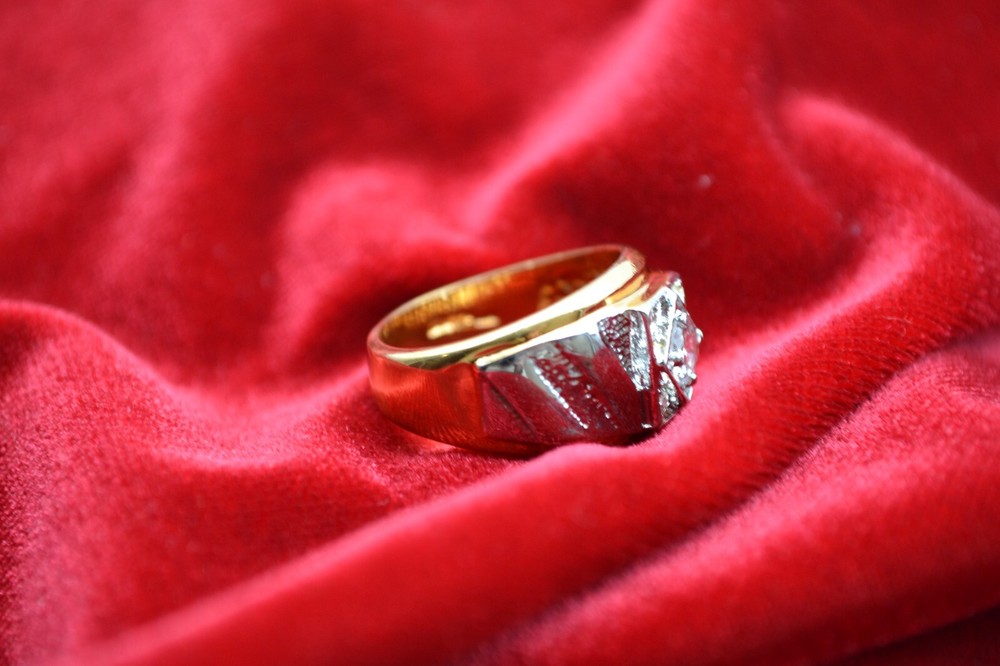 Vintage seta gold tone ring size 8