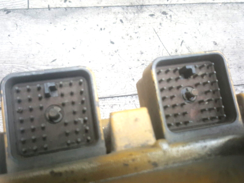 CATERPILLAR 40 PINS ENGINE CONTROL MODULE ECM - MISSING PART NUMBER