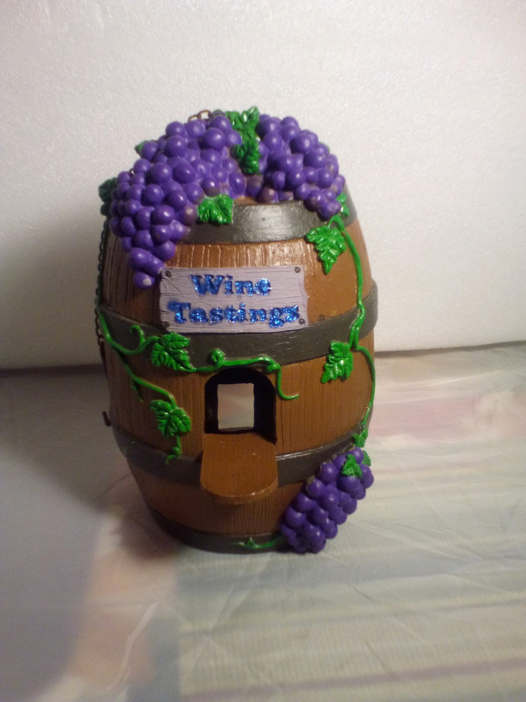 Wine Tasting Barrel Birdhouse w/Grapes 9''x4'' EUC