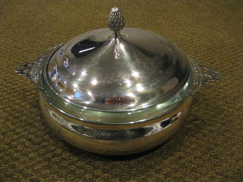 REED & BARTON SILVERPLATED 9 IN SERVING DISH WITH PYREX GLASS INSERT & SPOON