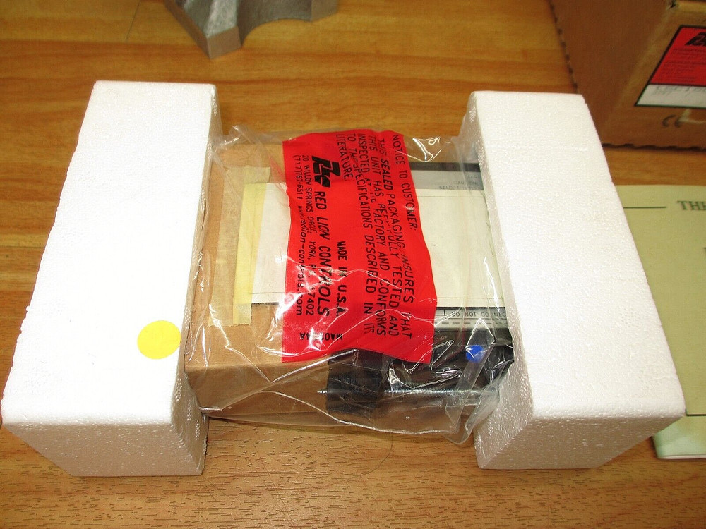 Red Lion TSC10004 *NEW* Temperature Setpoint Controller Panel Meter Control