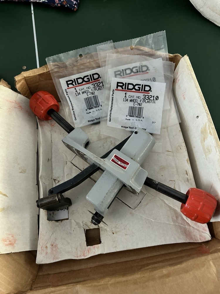 Rigid 109/109p Inside PVC Pipe Cutter and extra wheels.