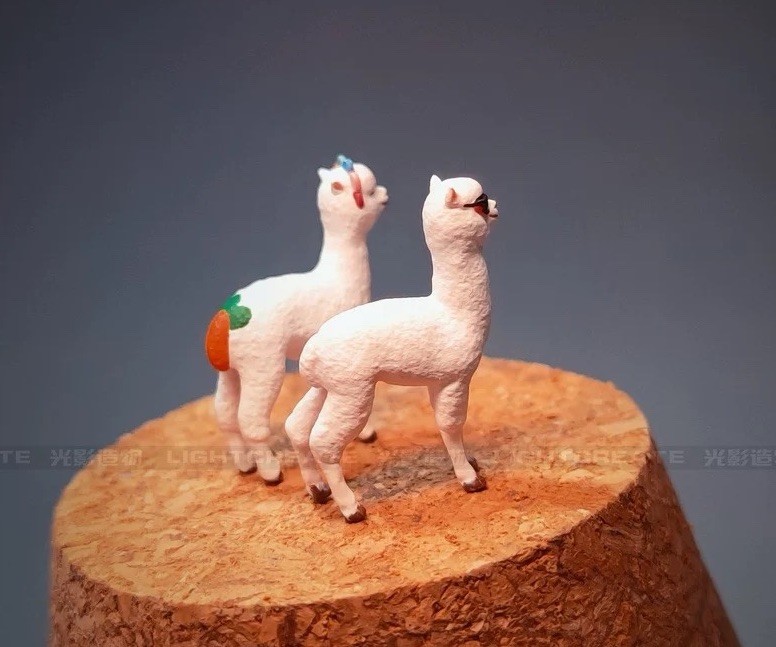 1/64 Scale Alpaca Couple Miniature Model