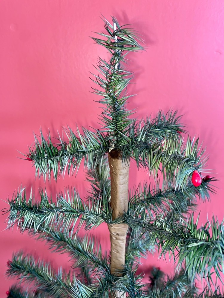 25" Feather Tree, 36 Branches, Nice Quality, Christmas!