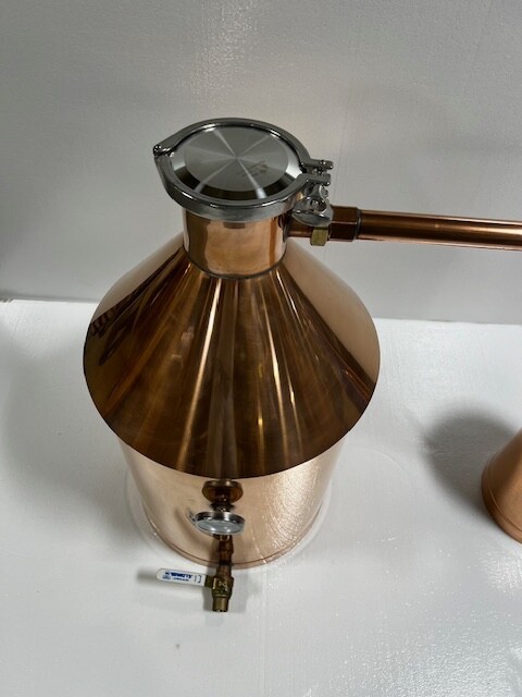 10 Gal Copper Still w/Thumper and Worm”The Perfect 10" W/StillzTeeshirt And Hat
