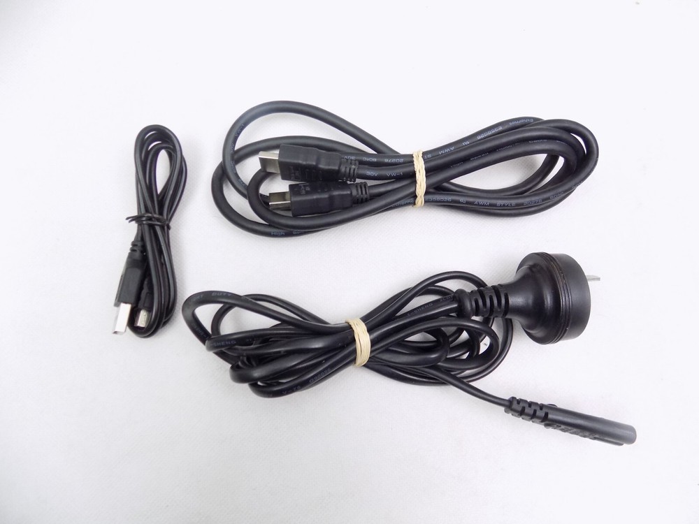 Ps3 Playstation 3 Slim Console 320 Gb + 2x Wireless Controllers + Cables